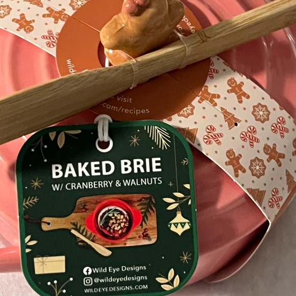 Gingerbread pink Brie Cheese Baker Dish. - Picture 5 of 6